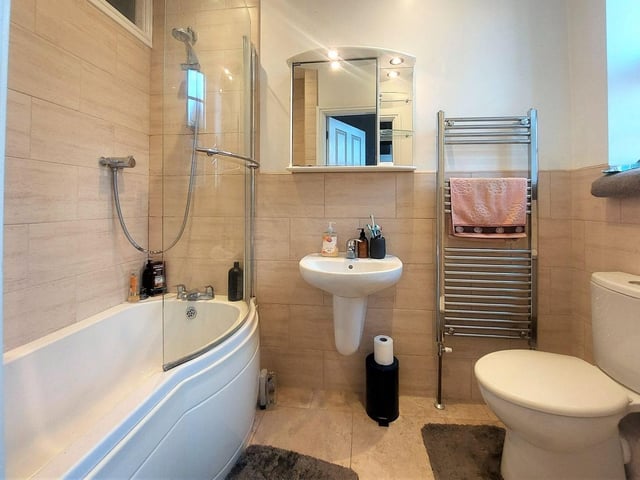 A stylish apartment bathroom
