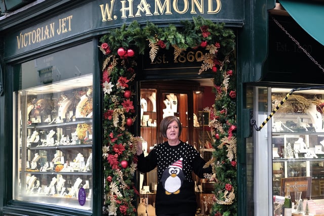 W Hamond ready for Christmas.
picture: Richard Ponter, 225203a