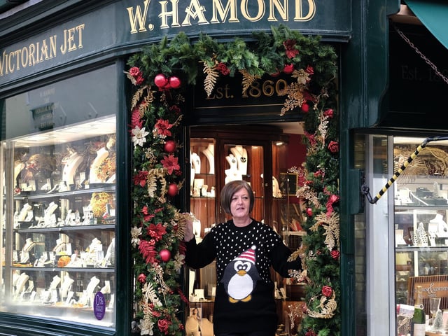 W Hamond ready for Christmas.
picture: Richard Ponter, 225203a