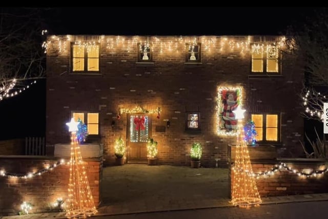 This Scarborough resident has fully embraced the Christmas spirit and has put up some beautiful lights.