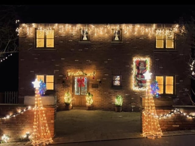 This Scarborough resident has fully embraced the Christmas spirit and has put up some beautiful lights.
