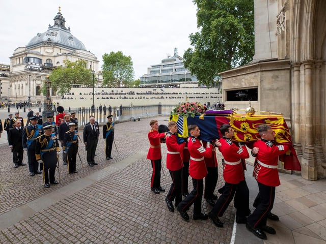 The coffin of Queen Elizabeth II with the Imperial State Crown resting on top is carried into Westminster Abbey. (Photo by Geoff PUGH / POOL / AFP) (Photo by GEOFF PUGH/POOL/AFP via Getty Images)