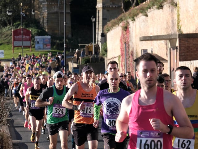 Scarborough's Matt Middleton (no 162) in the early stages of the 10k