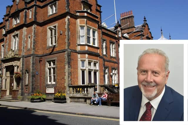 Scarborough Town Hall and, inset, council leader Cllr Steve Siddons.