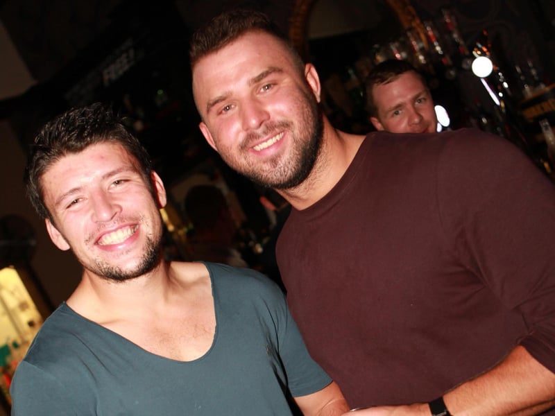 Fryirs and Pablo enjoying a Jäger in Blue Lounge.
133913p