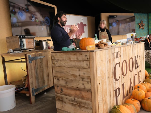 A demo from Masterchef winner Eddie Scott.