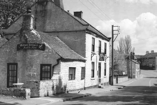 An old photo of the White Horse at Beadlam.