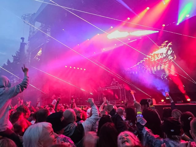 Fatboy Slim hits Scarborough with those laser beams during 'Relax'