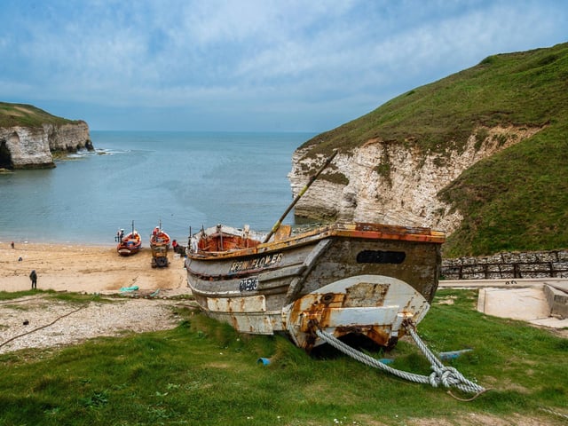 This walk starts in the village of Flamborough and takes you along the cliffs where you can enjoy the amazing views and unique wildlife. The bird life here is among the most diverse in the country. The headland is also home to the UK’S oldest surviving lighthouse.