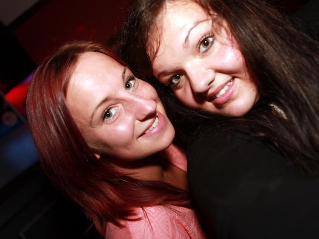 Paris and Alice have a selfie in Quids Inn.