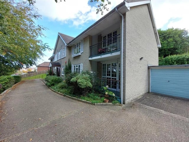 This two bedroom and one bathroom flat is for sale with Colin Ellis with a guide price of £150,000.