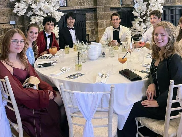 Students enjoying drinks.