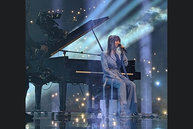 A self-playing piano accompanied Alika as she played 'Bridges'