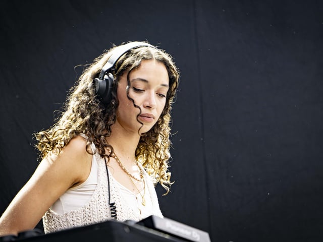 Acclaimed DJ Storm Mollison was a fabulous support act.