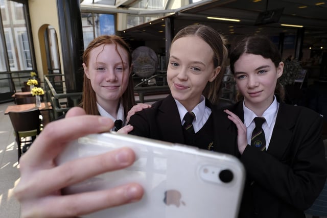 Caedmon College pupils' selfie time at the Eskdale Festival.
picture: Richard Ponter, 2307170f