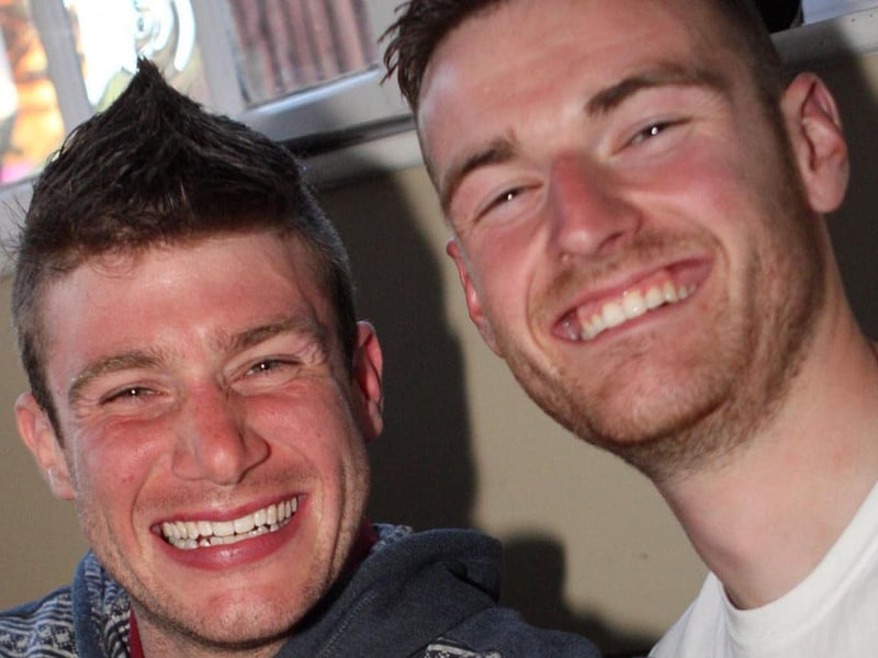 Best mates Damo & Dean having a laugh in The Ship.
132344e