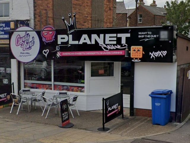 Planet Snax is located on the Promenade, Bridlington. This shop offers a selection of american candy to purchase, as well as milkshakes, crepes, waffles, loaded doughnuts and sundaes.
