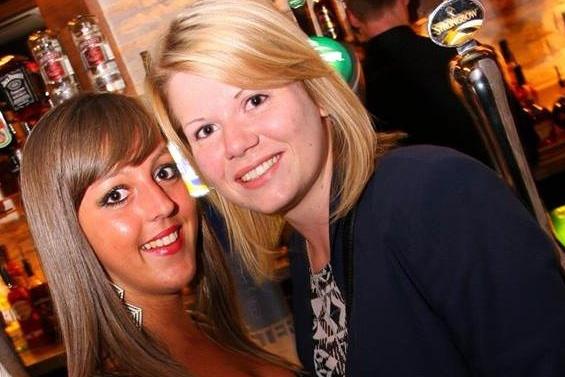 Sarah & Becky in Bar 4.
133912t
