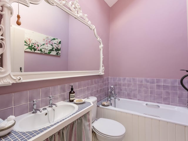 A bathroom in keeping with cottage style.