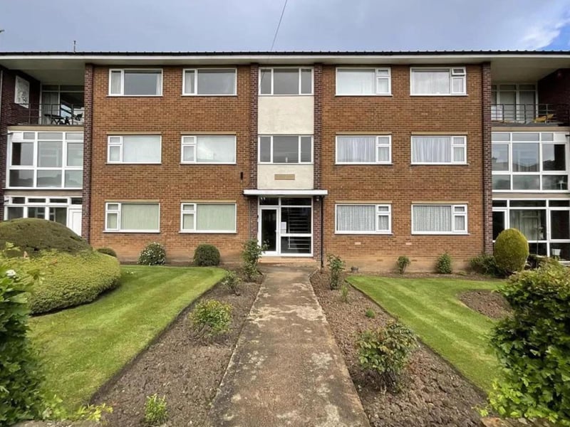 This two bedroom, one bathroom flat is for sale with CPH for £160,000.
