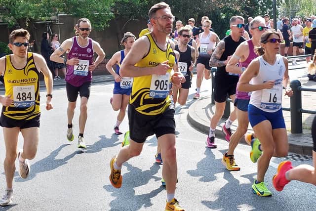 BRR duo Paul Good (484) and Steve Wilson (905) in action at the Beverley 10K.