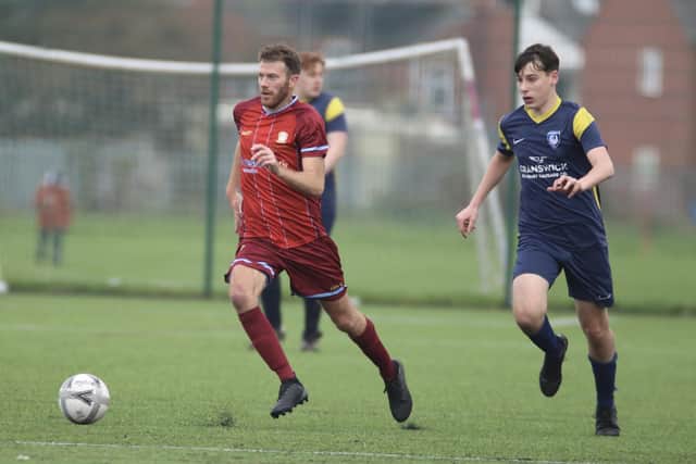 Brid Rovers Millau try to get to the ball first against Leven.