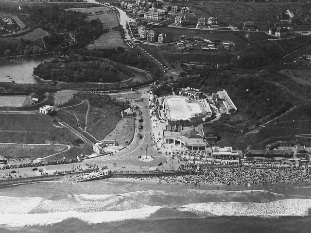 A busy North Bay and Corner Cafe in June 1946 - bathing pool and Peasholm Park also pictured.