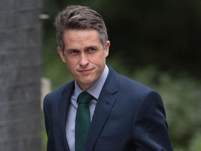 Born in Scarborough, Sir Gavin Williamson is an MP who has served in the cabinet of Prime Ministers Rishi Sunak and Theresa May. He is widely known mishandling the GCSE and A-Level exams fiasco in 2020 as Education Secretary. He attended East Ayton Primary, Raincliffe School, and Scarborough Sixth Form College.