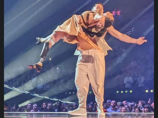 Incredible acrobatics during the interval.