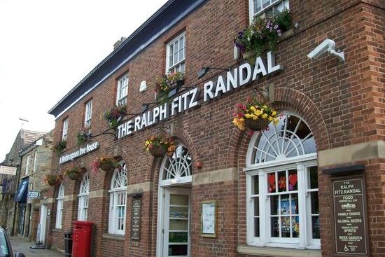 The Ralph Fitz Randal on Queens Road in Richmond has a 4 star rating according to 1,463 reviews on Google