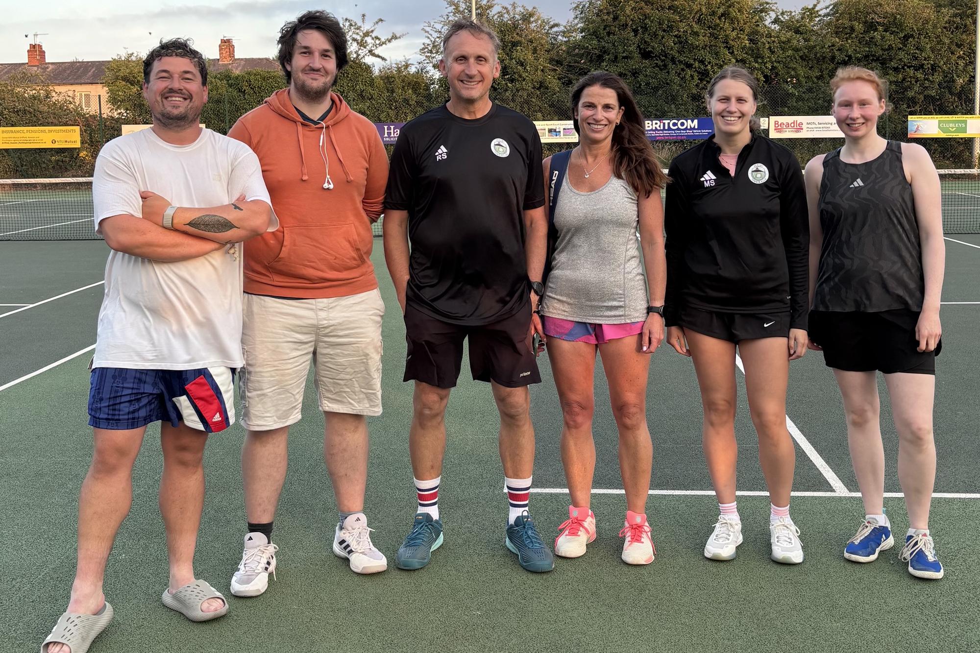 Die Teams des Scalby Tennis Clubs erzielen erneut einen klaren Sieg