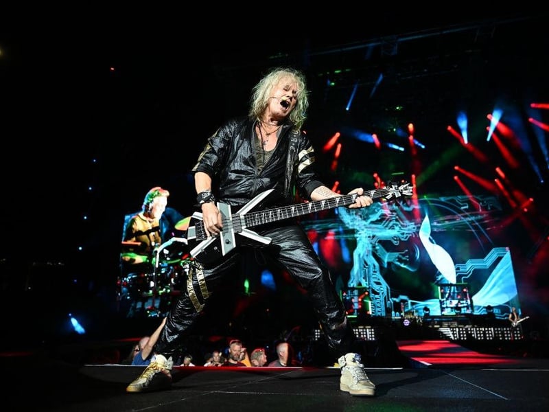 Def Leppard.