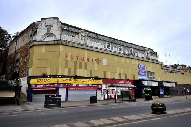 The theatre falls into further disrepair and neglect.