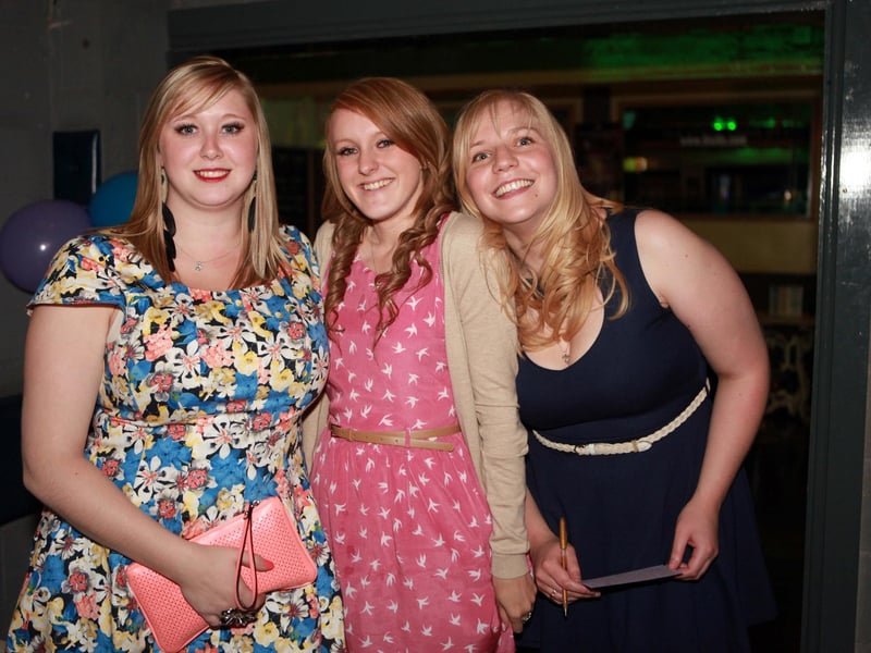 Ashleigh, Siobhan and Sarah catching up in Itis Itis.
133625b