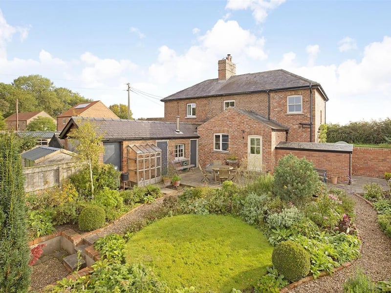 The cottage has an attractive lawned garden with deep planted borders.