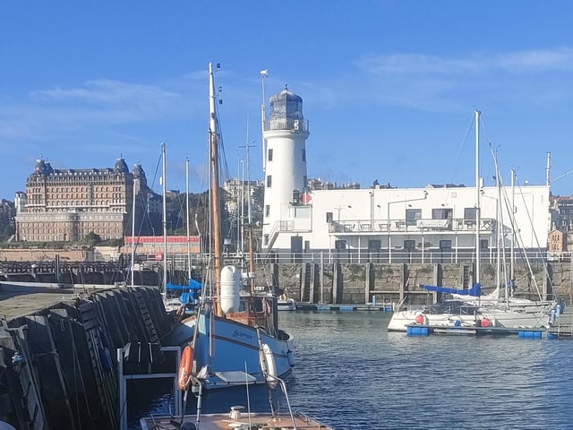 Sunny view of Vincent Pier.