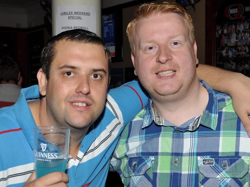 Marco and Robin in Quids Inn.
122467r
