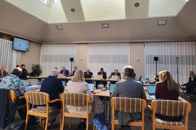 NYC executive committee discusses Whitby cliff lift. photo: Anttoni Numminen, LDRS