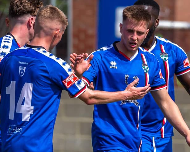 Aaron Haswell has decided to stay with Whitby Town for another season.