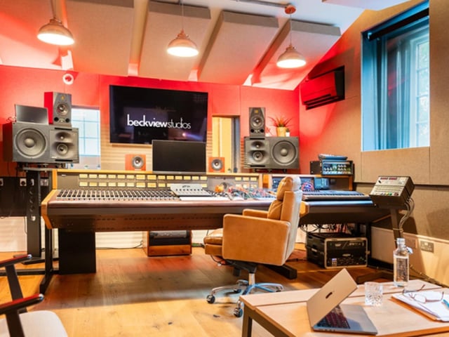 Beckview Studios in Scarborough are set to host an exclusive analogue tape masterclass on July 5. This intensive session offers a rare opportunity for musicians, producers, and engineers to immerse themselves in the authentic world of analogue recording, guided by two exceptionally experienced industry professionals. The masterclass will be co-led by Iain Betson of Reel Resilience, a distinguished BBC-trained studio support engineer. He will be joined by Beckview’s own Chief Engineer and Producer, Chris Jones, who brings over two decades of comprehensive experience in live and recorded sound, alongside a strong background in music technology education. This immersive masterclass is designed to demystify the processes of using analogue tape in professional recording session environments, blending artistic considerations with crucial operational techniques.