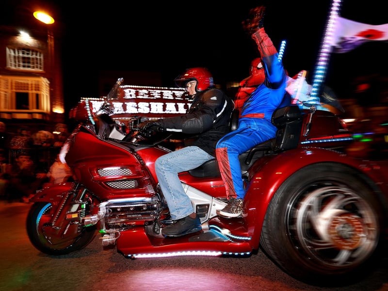 Spiderman catches a lift