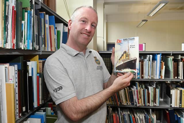 Bridlington author Richard Jones is looking to celebrate two local war heroes with a memorial plaques.