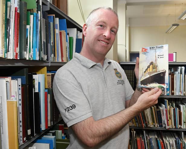 Bridlington author Richard Jones is looking to celebrate two local war heroes with a memorial plaques.