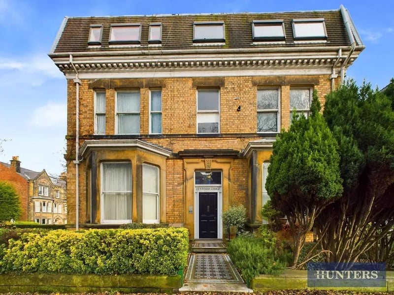 This two bedroom and one bathroom flat is for sale with Hunters with a guide price of £110,000