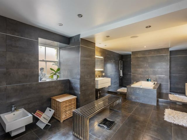 A contemporary style bathroom.