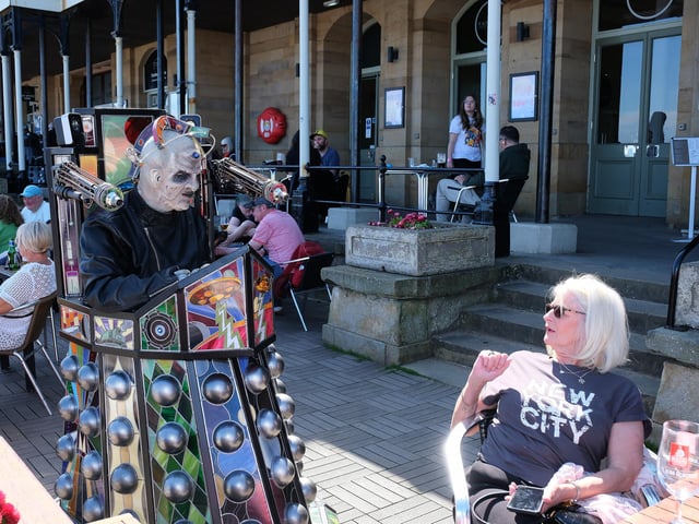 Davros chats to diners!