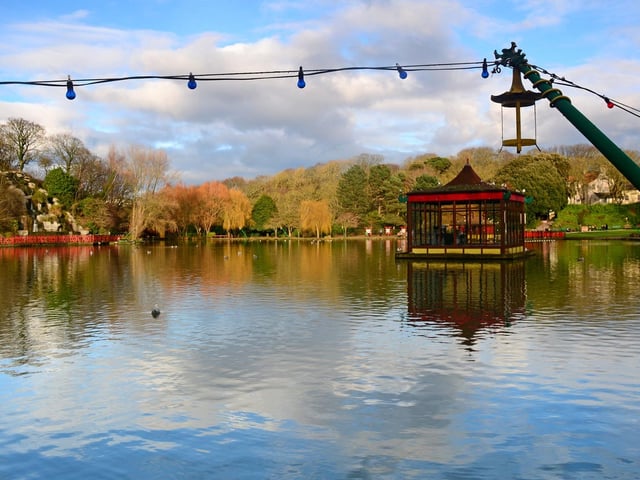 A sunny day at Peasholm Park, by Barbara Bateman.