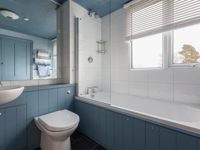The cottage's family bathroom.