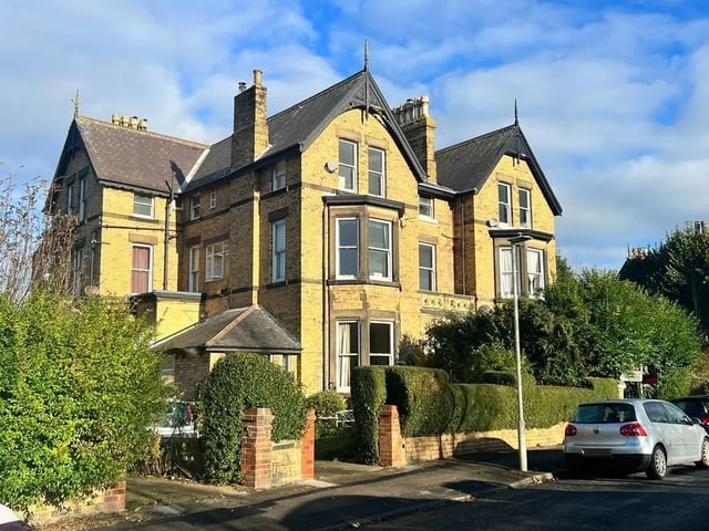 This three bedroom and two bathroom flat is for sale with Colin Ellis with a guide price of £125,000.