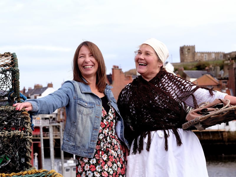 Learning about Whitby's Heritage...Louise Slater with Bidi Iredale.
picture: Richard Ponter, 224744b